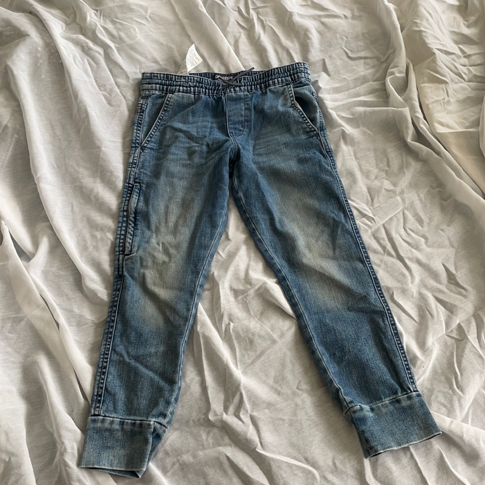 Denizen from Levi jeans. Drawstring top. Good condition.